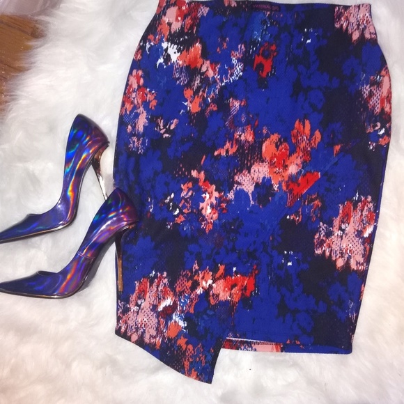 Material Girl Dresses & Skirts - Material Girl Printed Pencil Skirt